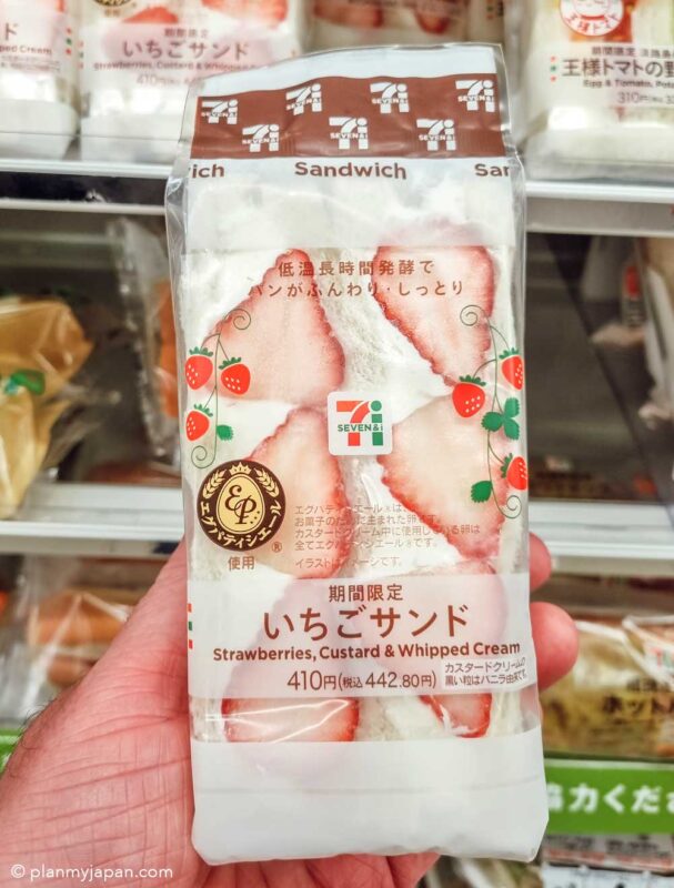 strawberries custard and whipped cream sandwich 7-Eleven Stores in Japan