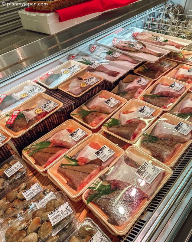 Kuromon Market in Osaka packs tuna