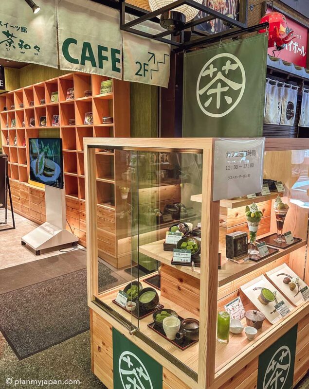 Kumonocha tea cafe matcha green tea dessert stall Nishiki Market Kyoto Japan