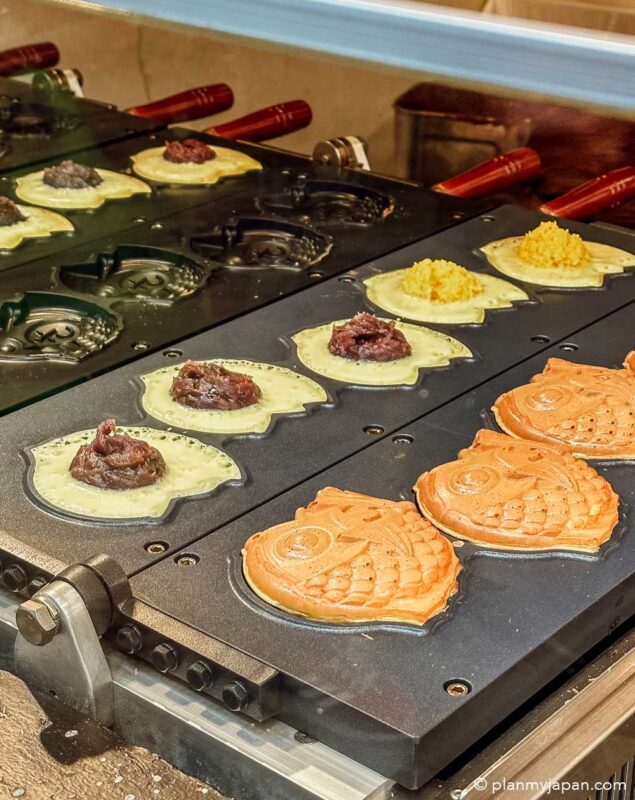 dessert taiyaki stall Nishiki Market Kyoto Japan